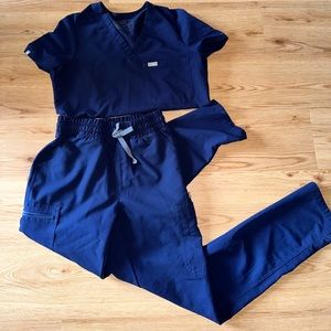 Navy figs Hugh waisted straight leg and Catarina top both XS